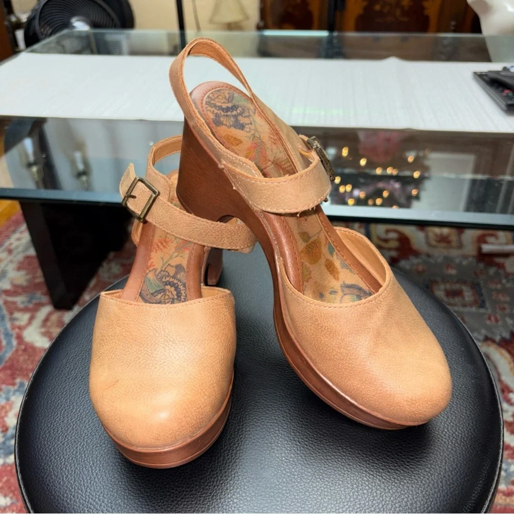 BOC by BORN , Natasha comfort Tan Women's Heels size 9